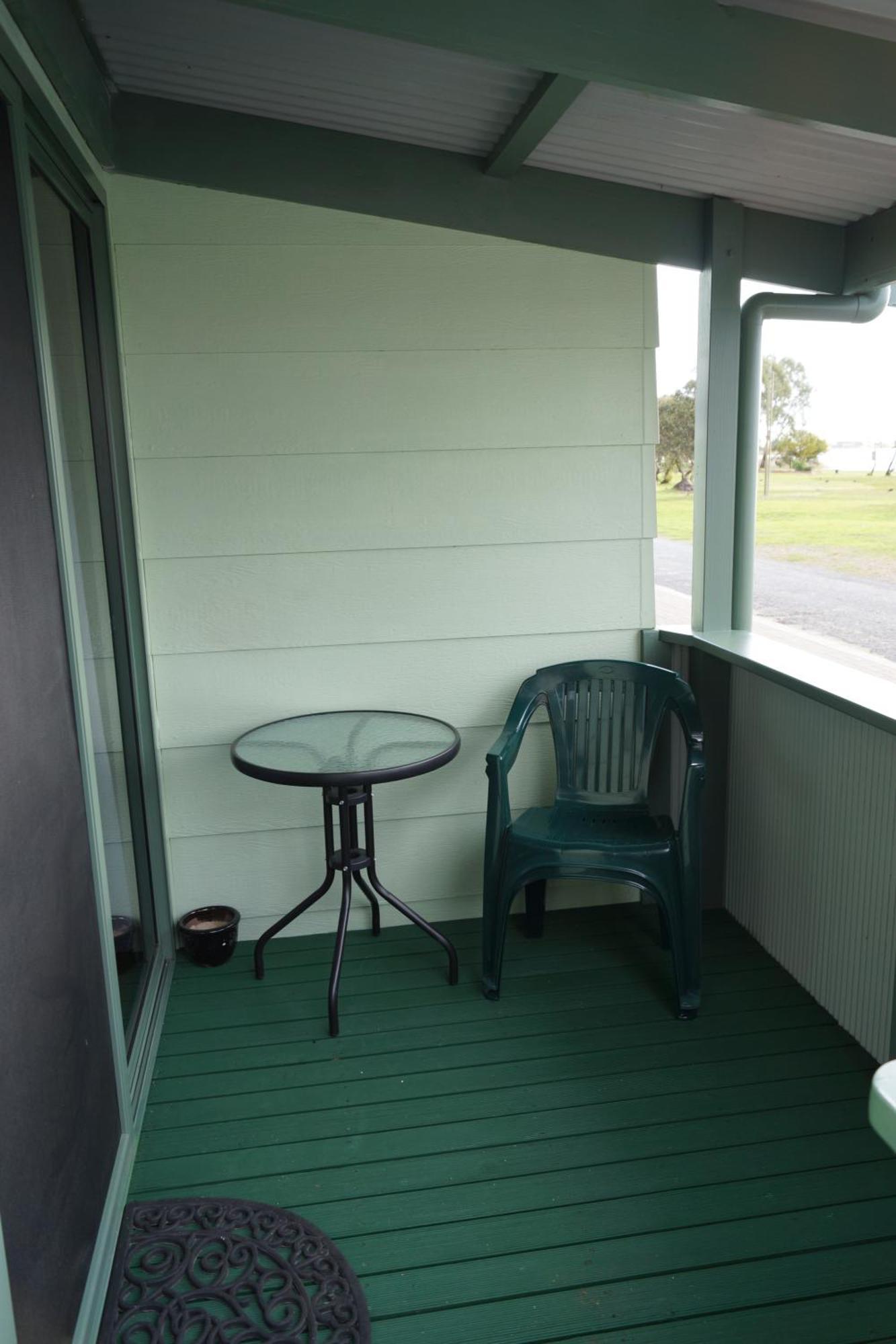 Lake Albert Caravan Park Hotel Meningie Room photo